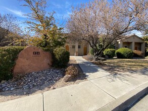 124 S Las Hurdes Dr in Saint George, UT - Foto de edificio - Building Photo