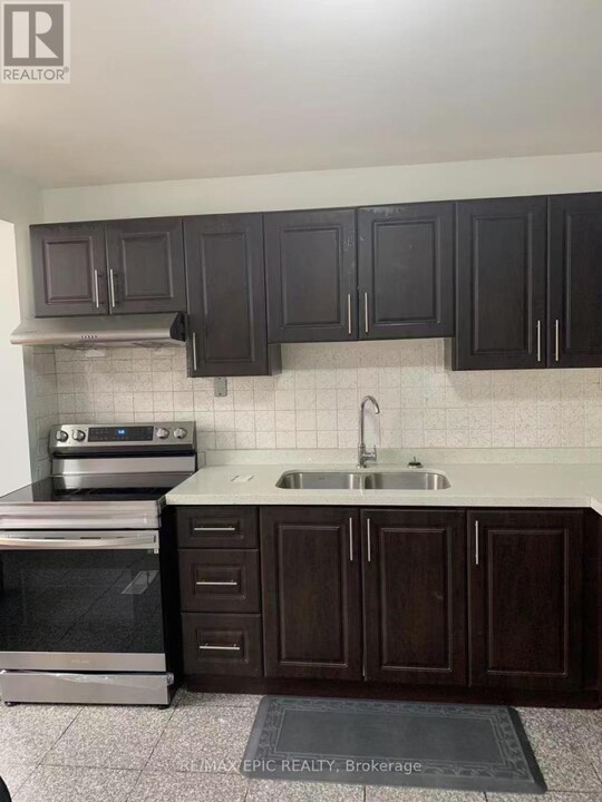 137 Markham St in Toronto, ON - Building Photo
