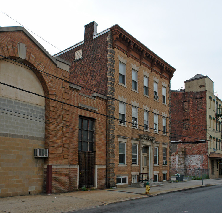 100 Monroe St in Newark, NJ - Foto de edificio