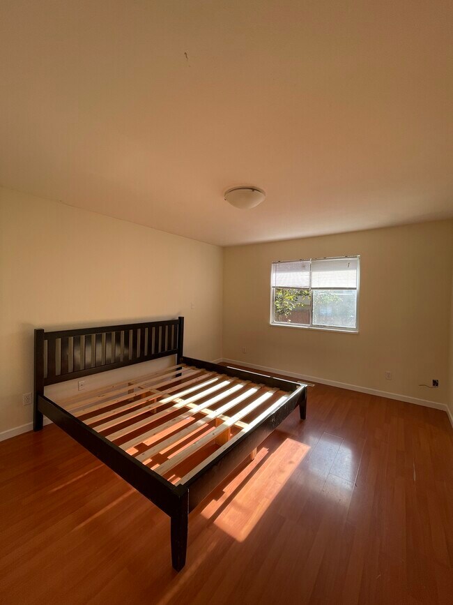 2273 Mary Hill Rd in Port Coquitlam, BC - Building Photo - Building Photo