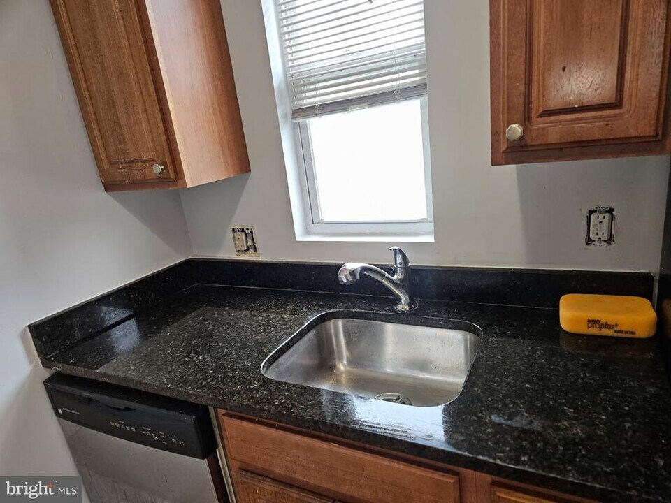 6886 Hawthorne St in Hyattsville, MD - Building Photo