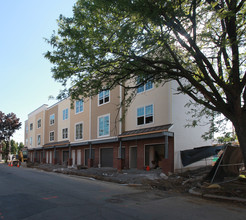 The Townhomes at Union Square in Schenectady, NY - Building Photo - Building Photo