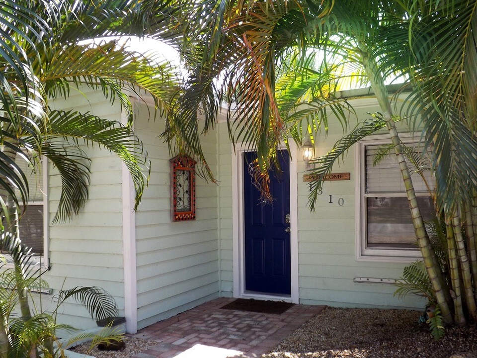 1310 NE 30th St in Oakland Park, FL - Building Photo