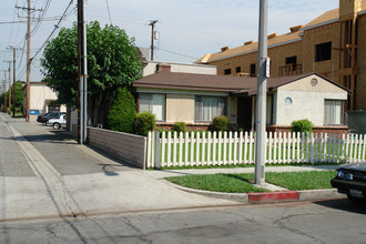 271 W Ash Ave in Burbank, CA - Building Photo - Building Photo