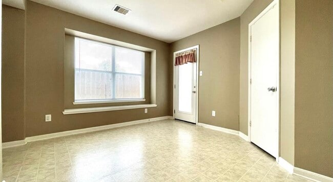 20758 Cypress Crescent Ln