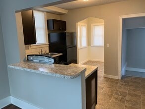 517 Brenner St NE in Grand Rapids, MI - Foto de edificio - Building Photo