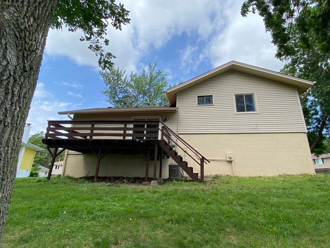 2129 N 122nd Cir in Omaha, NE - Foto de edificio - Building Photo