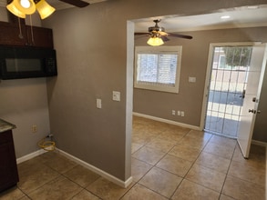 721 S Pine St, Unit 721 in Escondido, CA - Building Photo - Building Photo