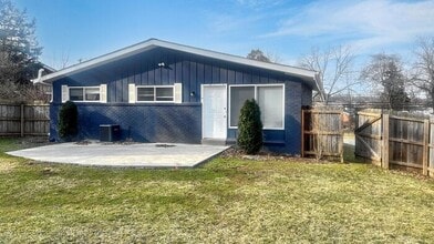 404 Garden City Dr in Monroeville, PA - Building Photo - Building Photo