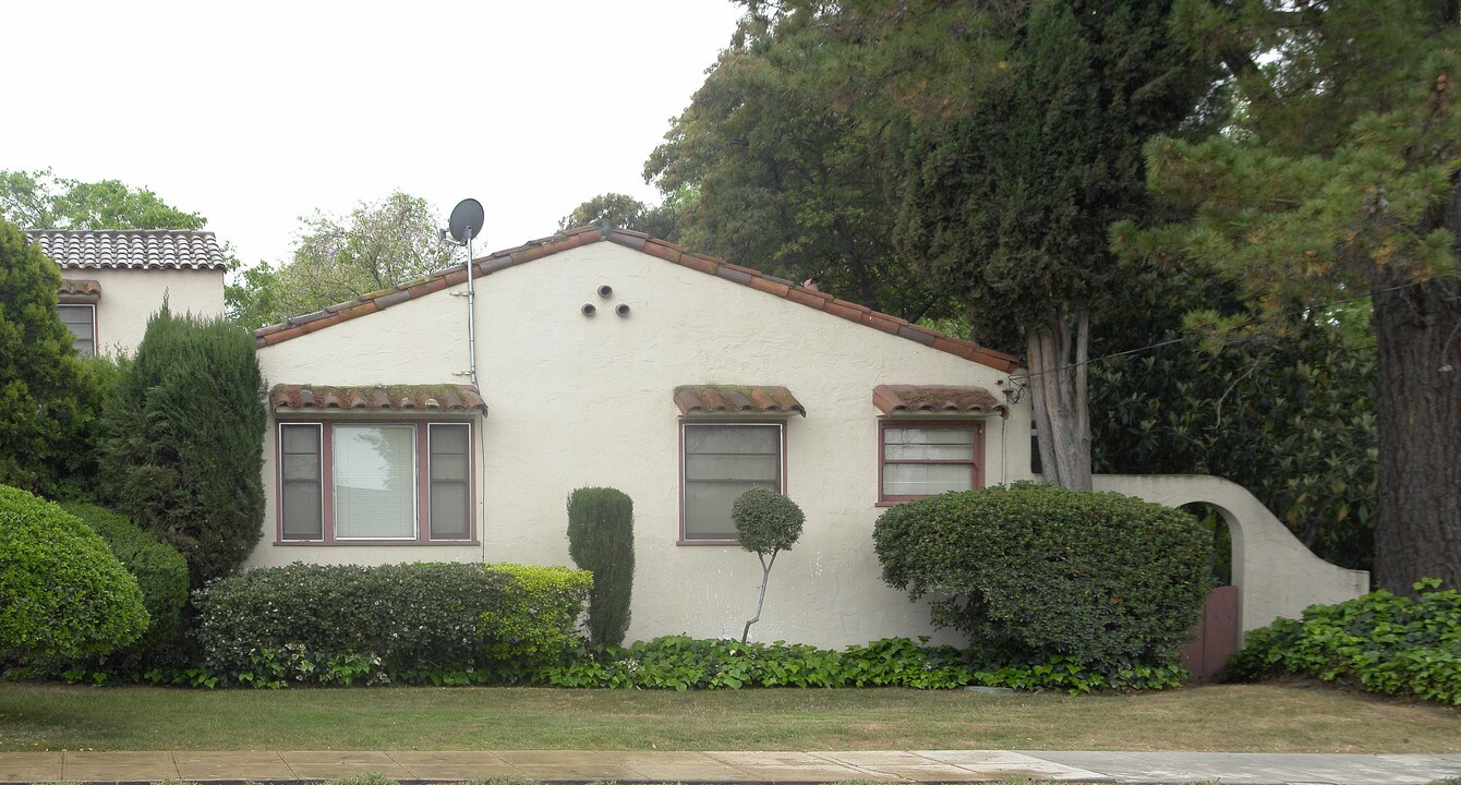 2515 College Ave in Livermore, CA - Building Photo