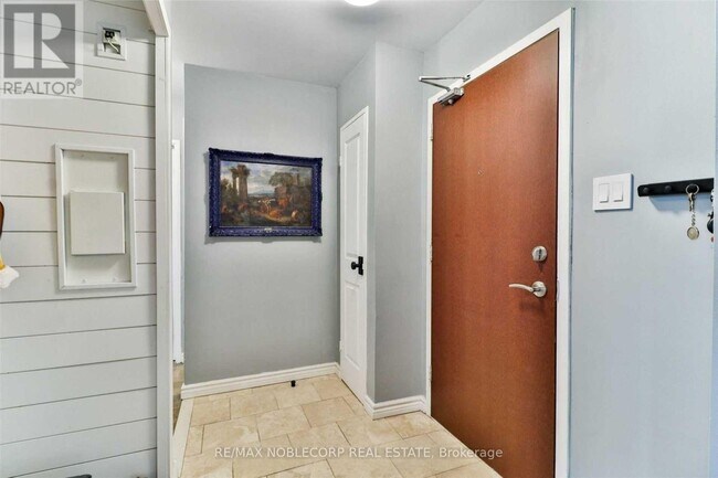 360 Ridelle Ave in Toronto, ON - Building Photo - Building Photo