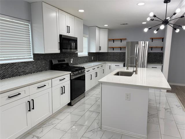 5720 Twineing St in Dallas, TX - Building Photo