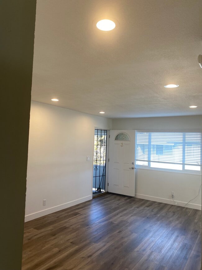 990 Helen Ave, Unit 3 in Sunnyvale, CA - Foto de edificio - Building Photo