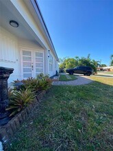 7110 Hope St in Hollywood, FL - Foto de edificio - Building Photo