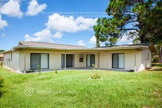 8022 Idle Briar Ln in Port Richey, FL - Foto de edificio - Building Photo