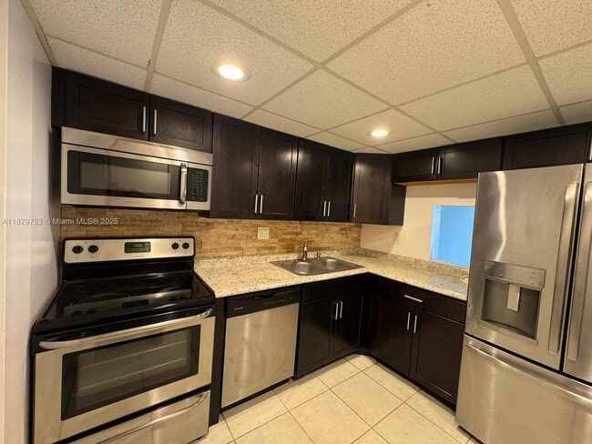 property at 8010 N Colony Cir