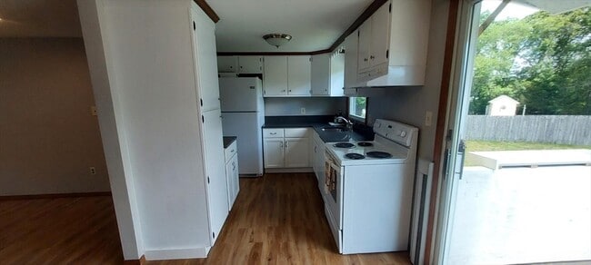 445 Chase in Dartmouth, MA - Building Photo - Building Photo