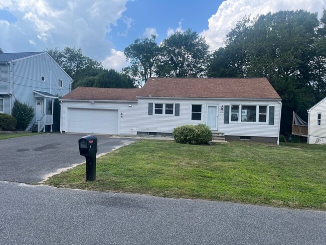 property at 7 Maple Ridge Rd