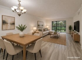 321 Lakeview Dr in Weston, FL - Building Photo