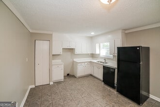 8339 Reinosa Way in Jonesboro, GA - Building Photo - Building Photo