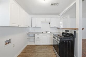 1612 Lyndana Dr in Denison, TX - Building Photo - Building Photo