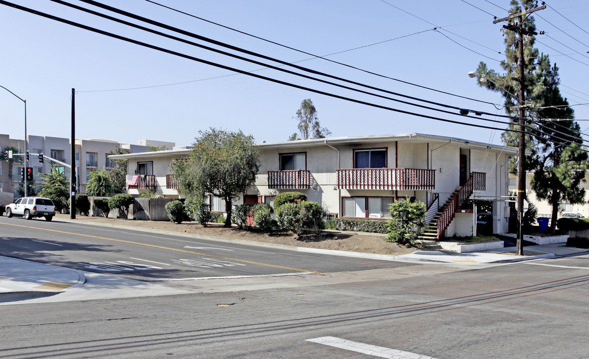 Grossmont Pines Apartments in La Mesa, CA - Building Photo