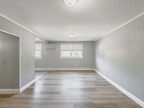 Green ParK Apartments in Bristol, PA - Building Photo - Interior Photo