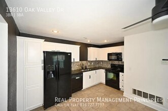 13610 Oak Valley Dr in Platte City, MO - Building Photo - Building Photo