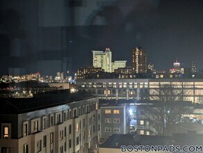 55 Brighton Ave, Unit 519 in Boston, MA - Foto de edificio - Building Photo