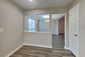 19018 Oakway Dr in Humble, TX - Foto de edificio - Building Photo