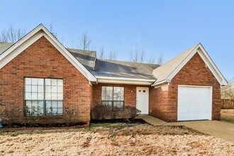 275 Garden Walk S in Southaven, MS - Building Photo - Building Photo