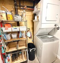 701 Cedar St, Unit Brambleburrow in Anchorage, AK - Foto de edificio - Building Photo