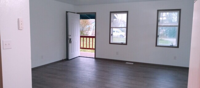 7839 Spectrum Ave in Wasilla, AK - Building Photo - Building Photo