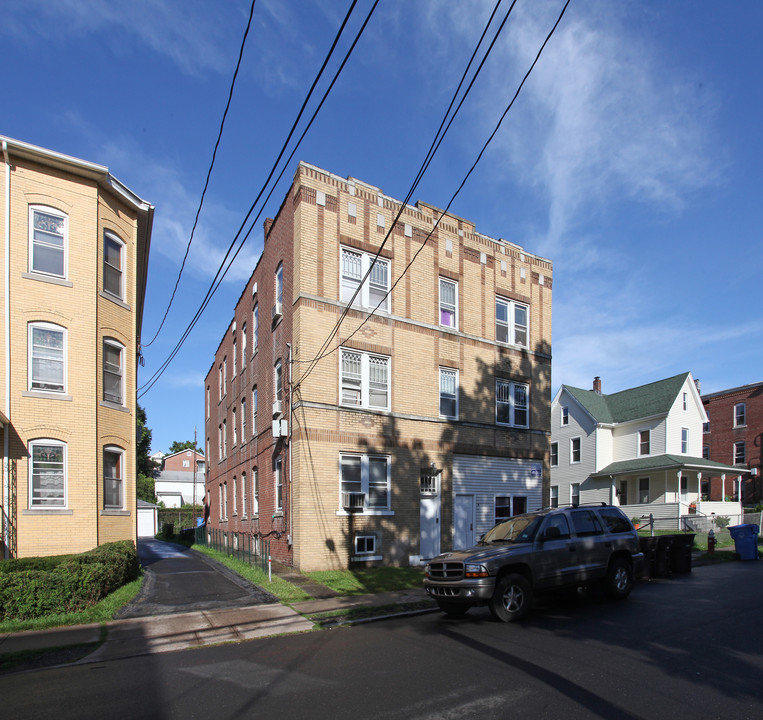 296 High St in New Britain, CT - Building Photo