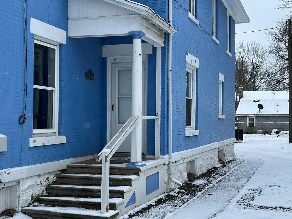 113 W Ash St in Albion, MI - Foto de edificio