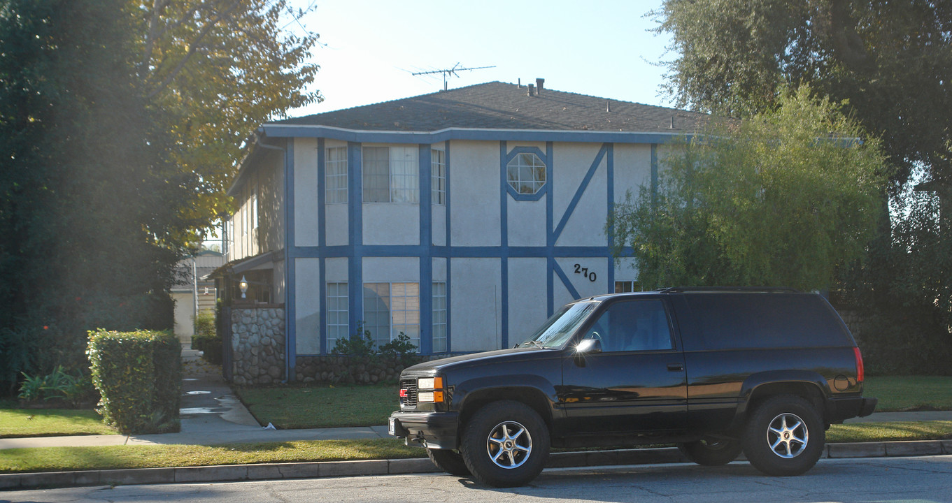 270 E Center St in Covina, CA - Foto de edificio