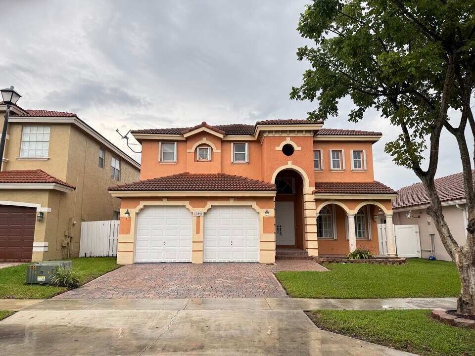 13049 SW 53rd St in Miramar, FL - Building Photo