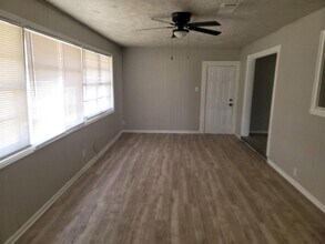 5934 Ridgeway Dr in Houston, TX - Foto de edificio - Building Photo