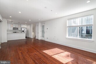 1647 E Eyre St, Unit 7 in Philadelphia, PA - Building Photo - Building Photo