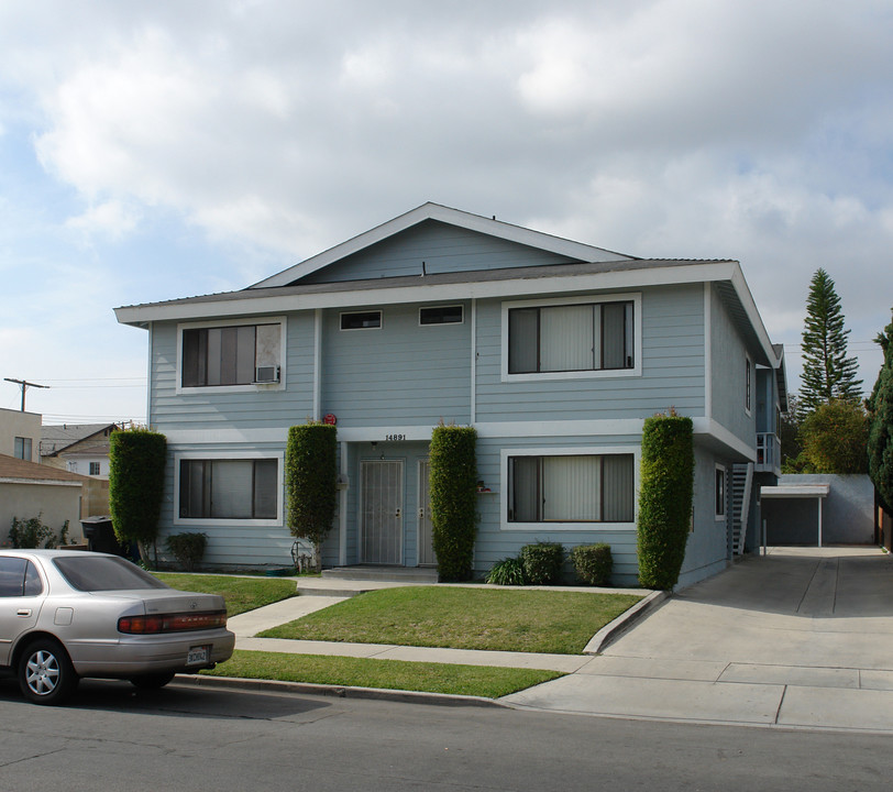 14891 Van Buren St in Midway City, CA - Foto de edificio