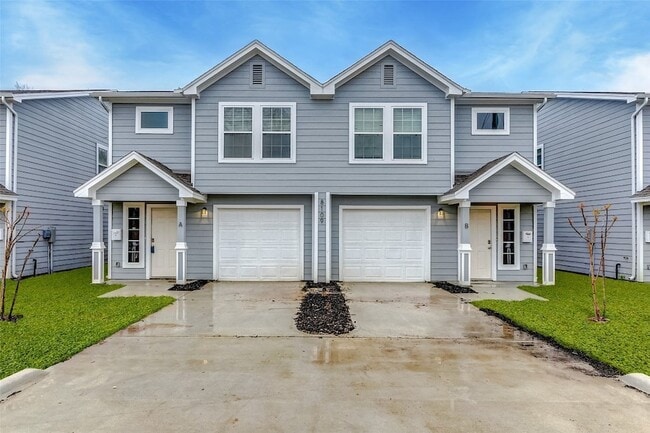 8113 Corinth St, Unit B in Houston, TX - Foto de edificio - Building Photo