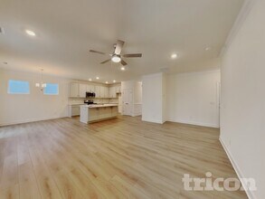 129 Stallion Way in Benson, NC - Foto de edificio - Building Photo