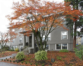 Ladd Apartments in Portland, OR - Building Photo - Building Photo