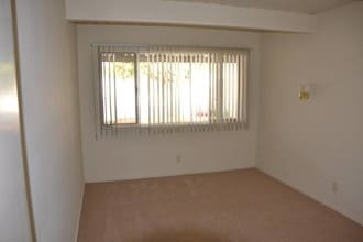 Sutter Gardens in Palo Alto, CA - Building Photo - Building Photo