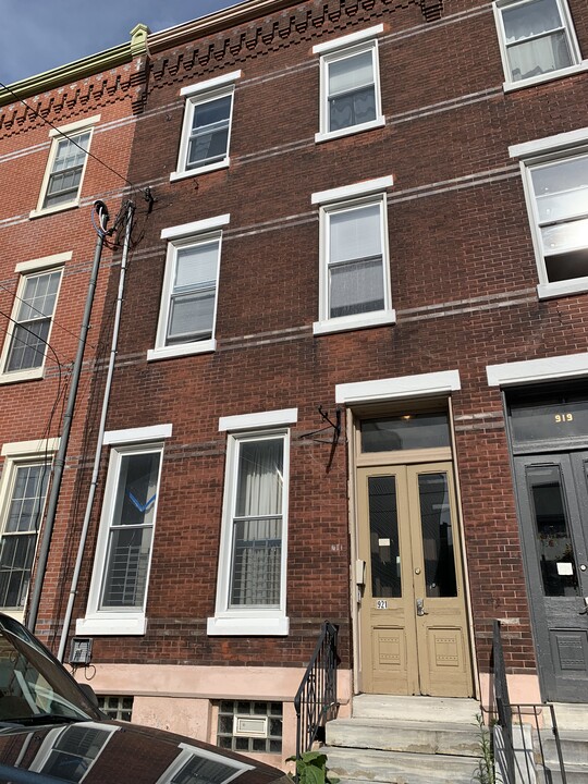 921 N 15th St in Philadelphia, PA - Building Photo