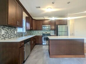 173 Halladay St in Jersey City, NJ - Foto de edificio - Building Photo