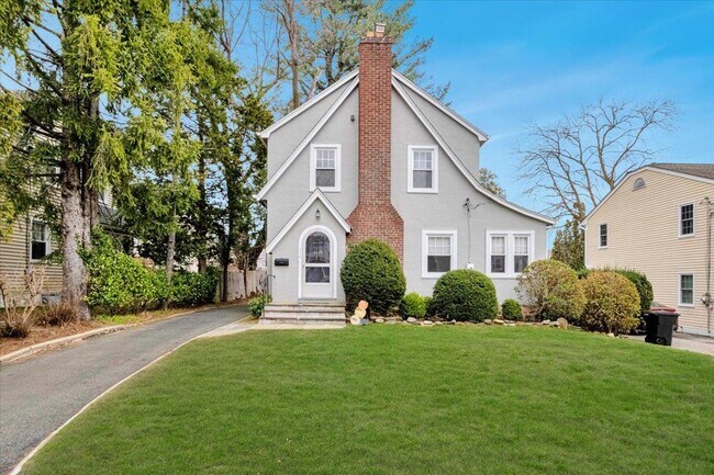 176 Bell Rd in Scarsdale, NY - Building Photo - Building Photo