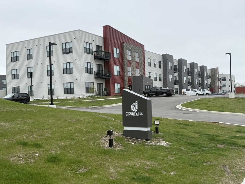 Courtyard at Cobblestone Park in Sturtevant, WI - Building Photo