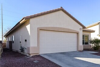 913 E Malibu Sands Ave in North Las Vegas, NV - Foto de edificio - Building Photo