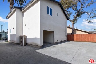 222 W 80th St in Los Angeles, CA - Building Photo - Building Photo